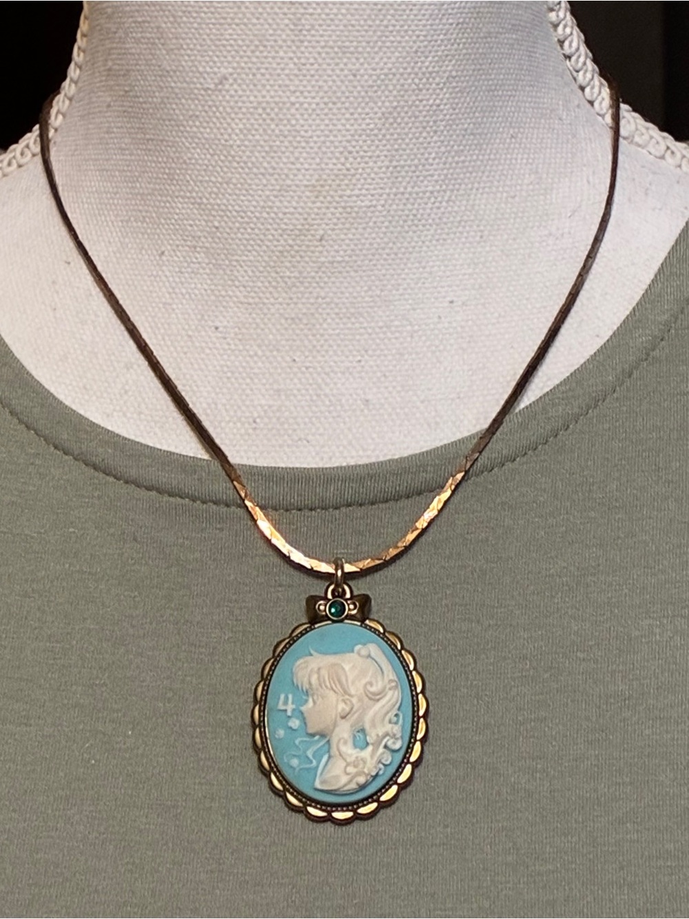 Vintage Style Blue Cameo Pendant Necklace - Unbranded